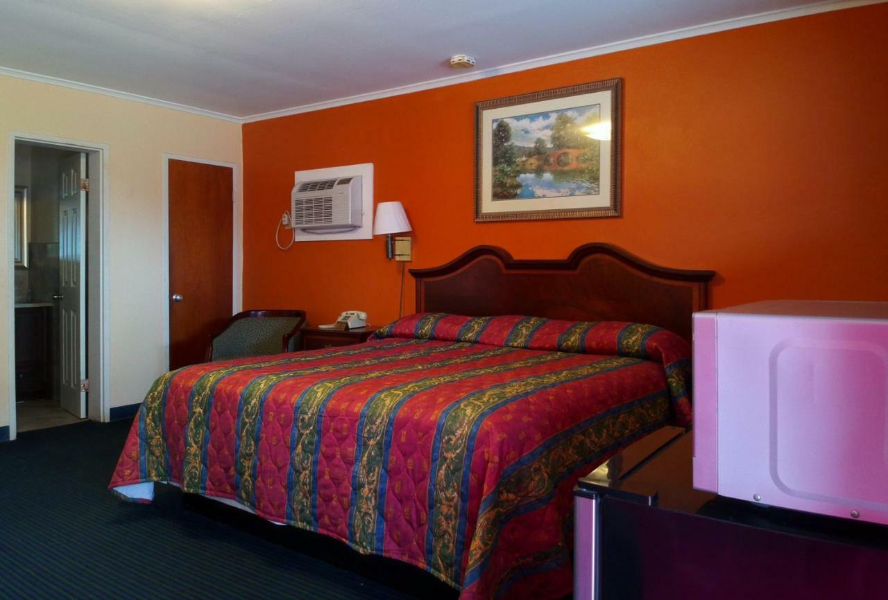 Encino Motel Плезънтън Екстериор снимка